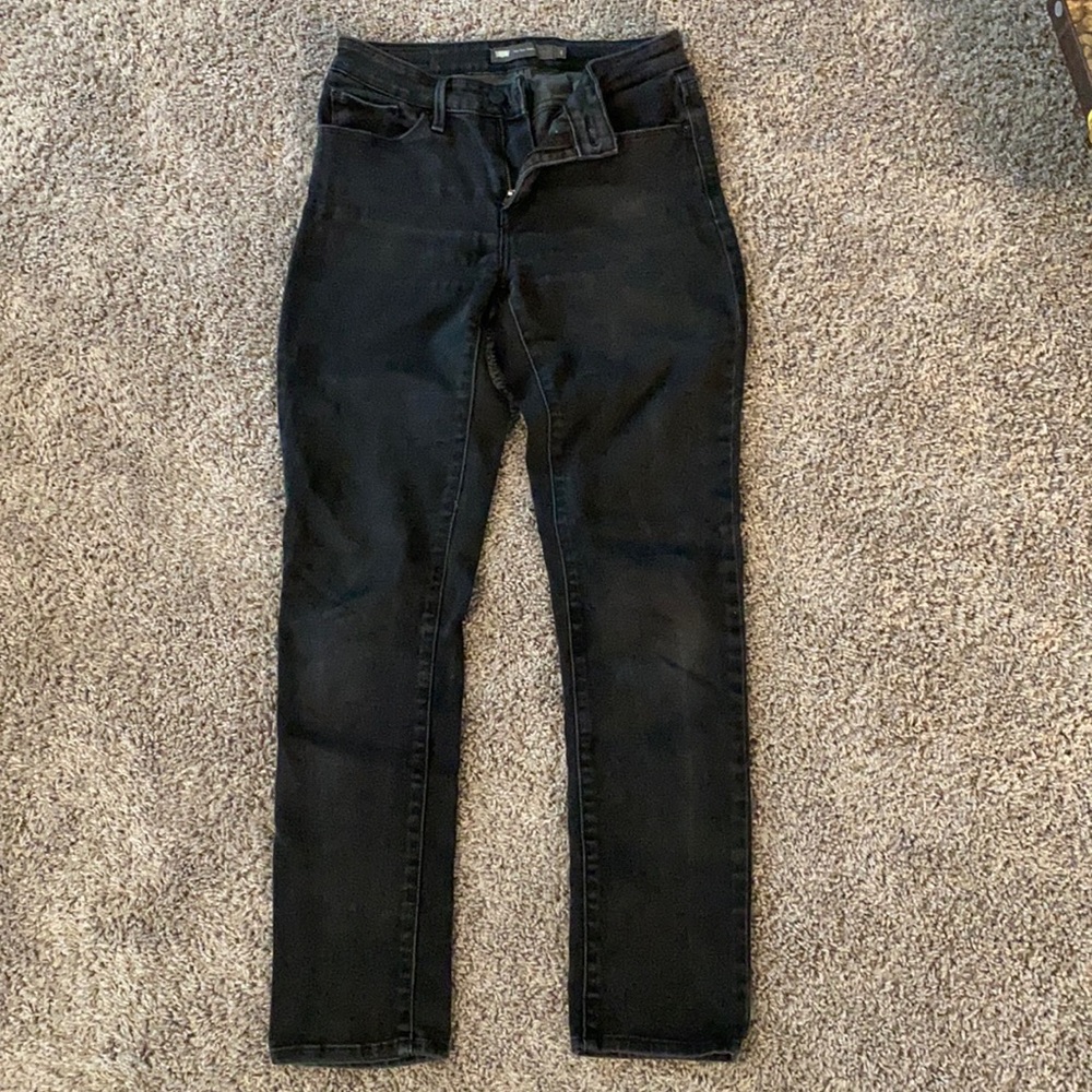 Mid rise skinny black Levi’s jeans